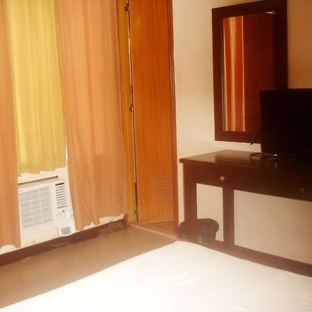 Hôtel Roxas Midtown Extérieur photo
