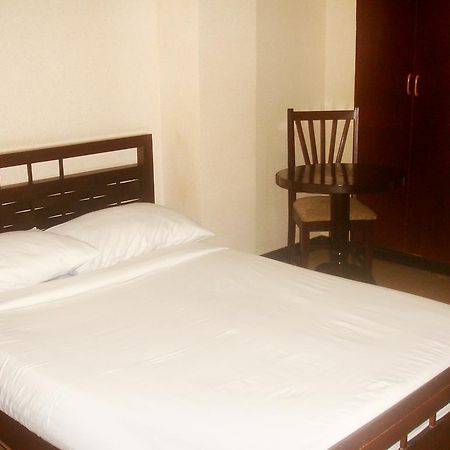 Hôtel Roxas Midtown Extérieur photo