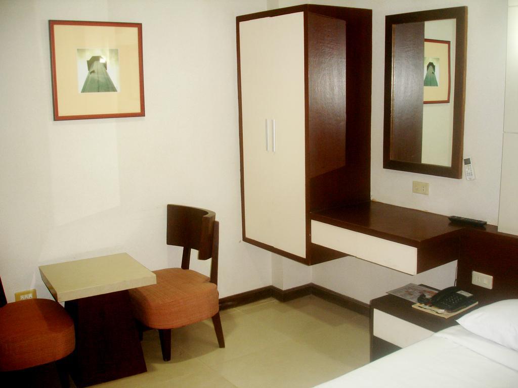 Hôtel Roxas Midtown Chambre photo
