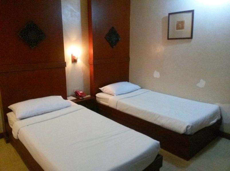 Hôtel Roxas Midtown Extérieur photo