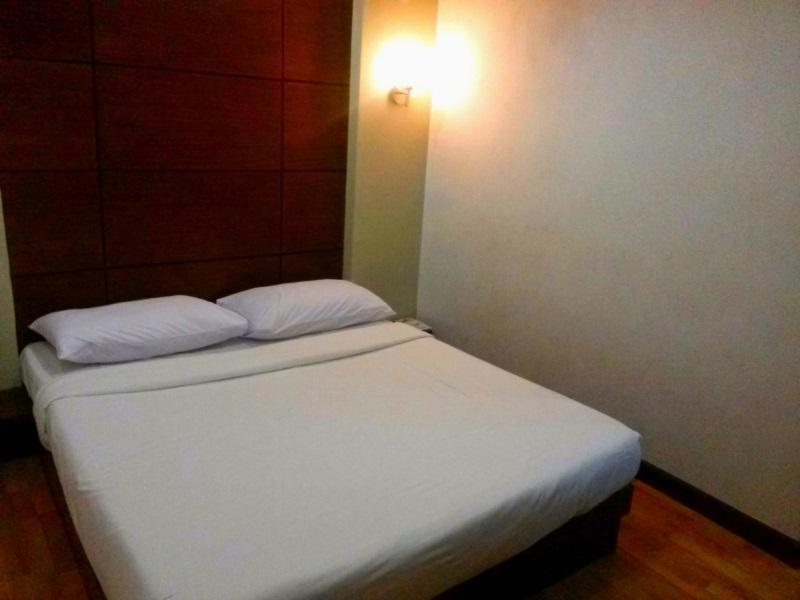 Hôtel Roxas Midtown Extérieur photo